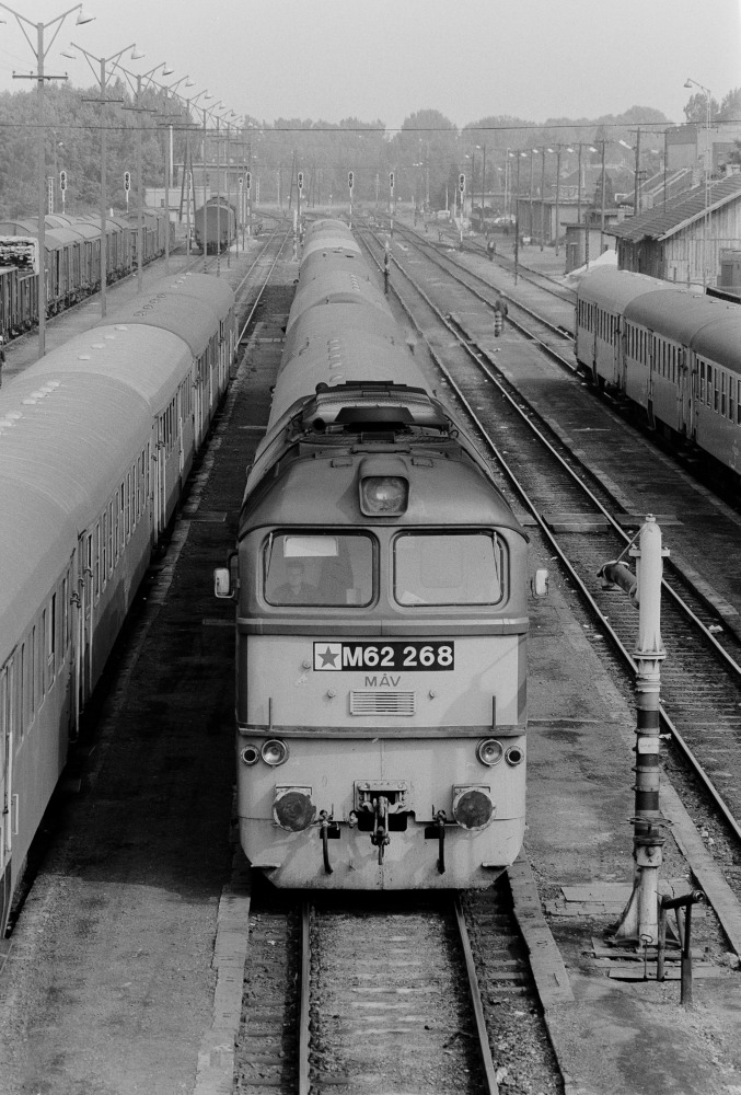http://images.bahnstaben.de/HiFo/00033_Interrail 1982 - Teil 8  Ungarische Provinz/6566333139643661.jpg